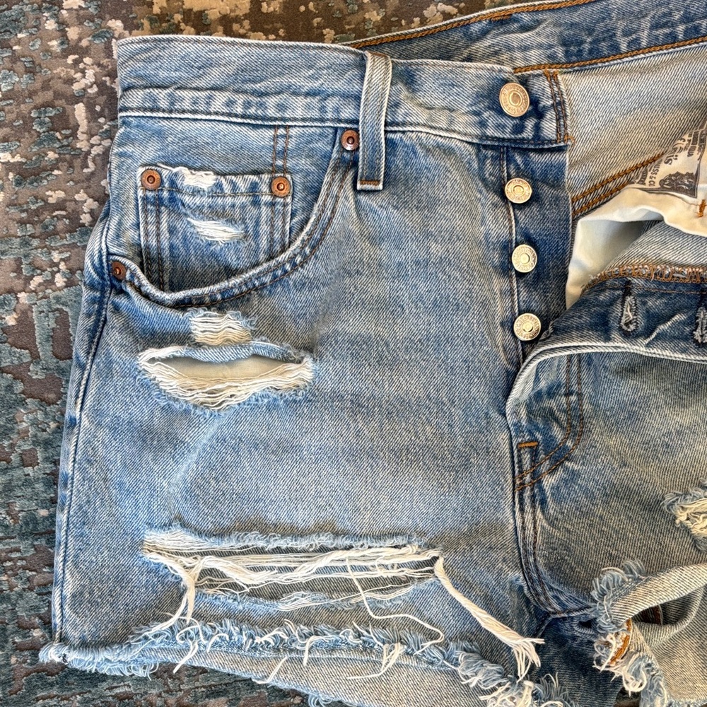 Levi’s 501 High Rise Distressed Cutoff Denim Light Wash Shorts Size 29 - Picture 7 of 14